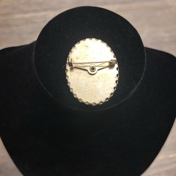 Vintage White Gray Schnauzer Poodle Dog Framed Pin Brooch Jewelry - Picture 3 of 5